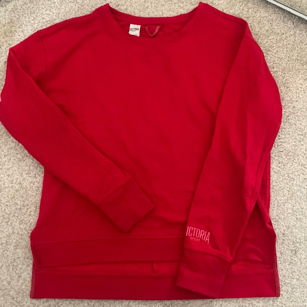 Victoria’s Secret SPORT red long sleeve w/ open keyhole on back. SIZE small